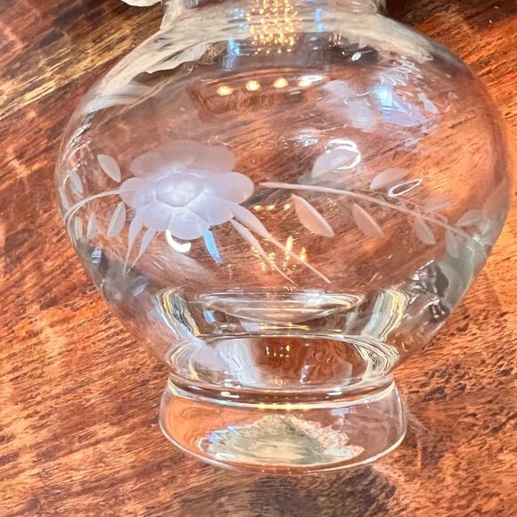 Antique clear etched fluted vase - Picture 5 of 8